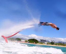 ��ʬ������ѡ���������ޥ�­����ο�ή�Ƕ����ӱˤ������åȥѥå���Flyboard����äѤ�ڤ�����