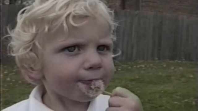 初めてタンポポの綿毛を吹いたり食べたりした子供たちのおもしろ映像集