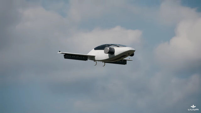 世界初!電動のVTOL(垂直離着陸)ジェット「リリウム・ジェット」テスト飛行映像
