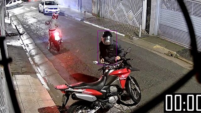 30秒たらずでバイク窃盗。ブラジルのバイク泥棒、手際が良すぎる