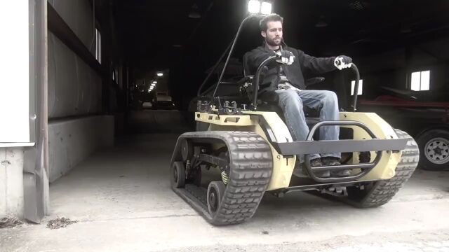 車椅子をパイルダーオン!荒地も水辺もゴリゴリすすめる無限軌道車椅子 Ripchair 3.0