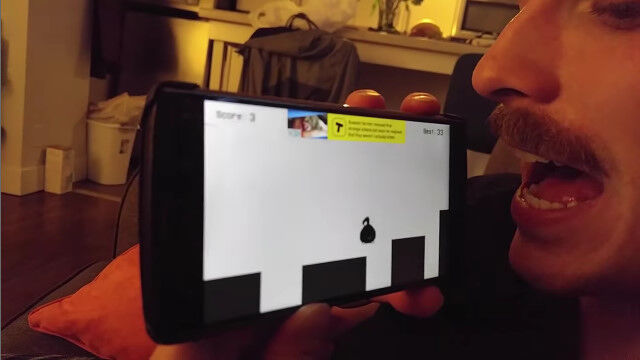 “声の大きさ”で操作するアクションゲームのプレイ風景が思わず笑っちゃう面白さ