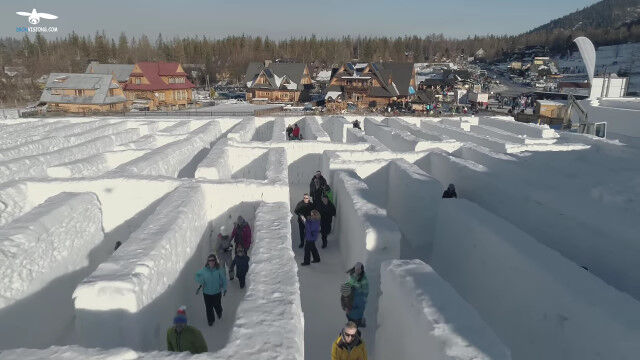 2,500平米。ポーランドのザコパネにある世界最大の雪の迷路