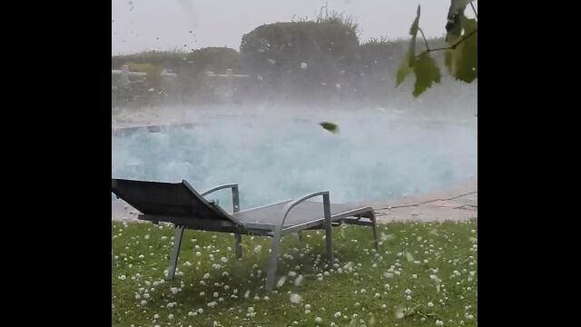 デカくて攻撃力高すぎる、南アフリカに降り注いだ雹