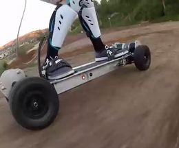 タイプに応じて都市も荒地も走り抜ける電動スケートボード Gnarboards