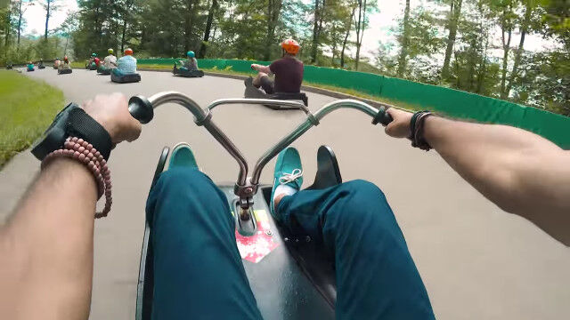 ������ҥ��ʰץ����Ȥǳ��ߤ�롢���ʥ��Υ������饤�󡦥�塼���夬�ڤ�����