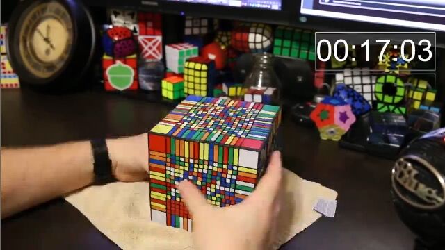 凄すぎて意味がわからない。17x17x17のルービックキューブをわずか7時間32分46秒で揃えた映像