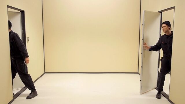 2つのドアがループしてる!?不思議な部屋に閉じ込められた男を描いたショートフィルム CIRCUIT