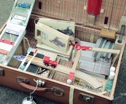 2�ĤΥȥ�󥯤���˵ͤޤä�1�ĤΥԥ��������֡�Melvin the Mini Machine