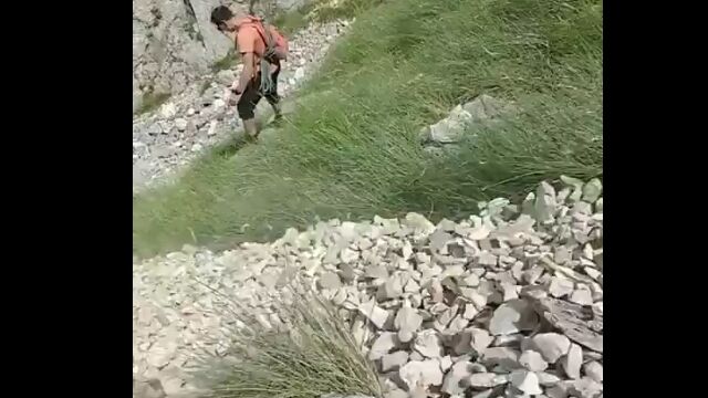 石が川のように山肌を流れ落ちる自然現象