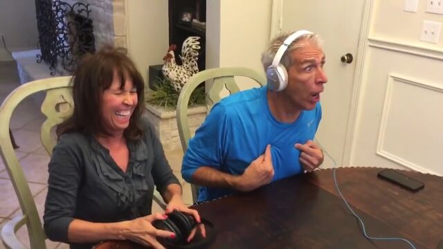 読唇術ゲームで妊娠を告げられたお爺ちゃんのリアクションが素晴らしい