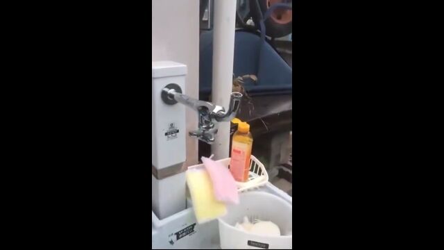 その発想はなかった……。どう見ても逆なのに正しい蛇口