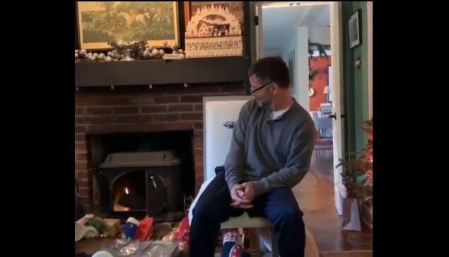 �ץ쥼��Ȥ��줿�ɥ������������Ф��Ƥ����顢�ФΤĤ�����ϧ��������ӹ���Ǥ��ޤ��ϥץ˥�