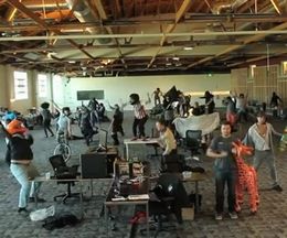 静から動へ踊り狂う、海外で大流行中の現象、ハーレムシェイク