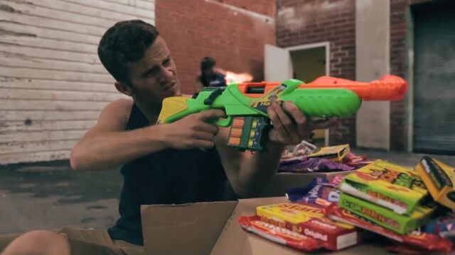ブツはお菓子、武器はナーフガンの闇取引を描いたショートムービー Nerf War - the Candy Cartels