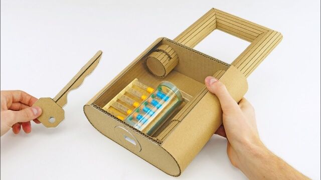 ダンボールだけどちゃんと開閉できる、でっかい南京錠の作り方