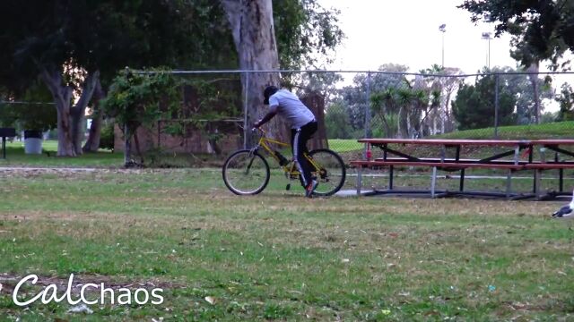 サドルにスタンガンを装着。自転車泥棒を遠隔操作で懲らしめる自転車