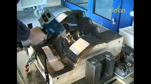 見てて気持ちいい……。レーザーで物体表面を焼いて綺麗にするという発想のレーザークリーナー