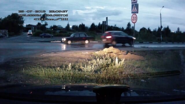 さすがロシア。速度超過を防止するスピードバンパーも、あまり意味が無い