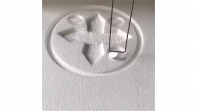 見ていてすごく気持ちいい、発泡スチロールを正確無比にくり抜いていく機械制御の工作風景