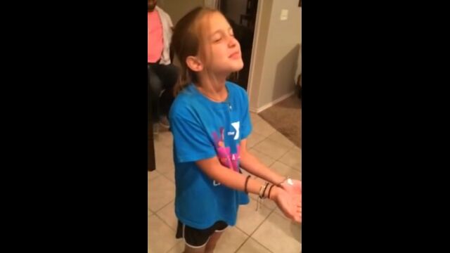 �򤷤����ƹ�㡣�������˻Ҹ���ץ쥼��Ȥ��줿8�Фξ�����ȿ�����İ���