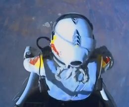 �ʹ֤�������ǽ�ʥ�����ο����򽸤᤿������������3��PEOPLE ARE AWESOME 2013