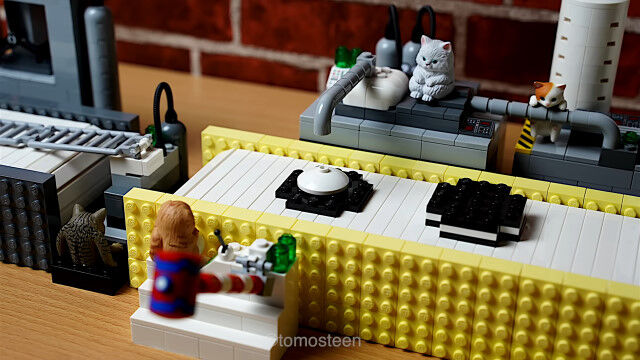 オレオが出来上がる工程を再現した、レゴを使ったコマ撮りアニメーション