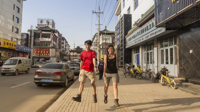 アジアからヨーロッパへ。1年間の旅を3分弱にまとめた、浮いてるカップルのコマ撮り映像