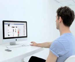 ���ޥۤ���äƶ�Ť��������ե����ɤ���Ƥ��롢�����륵���Ȥؤο���������������ˡ