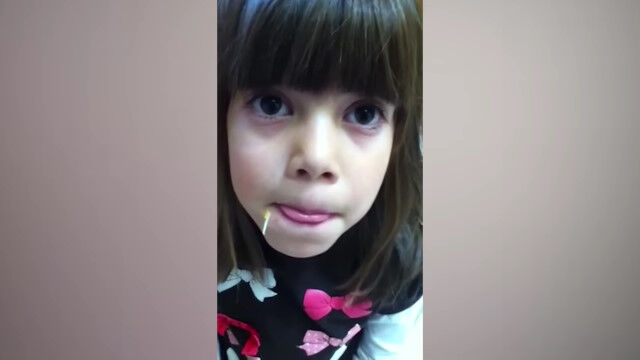 パパ「チーズ食べた?」女の子「食べてないわ」と、無理のある主張をする女の子