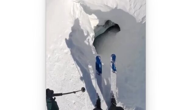 通り抜けられると知っていても怖すぎる滑走ルート