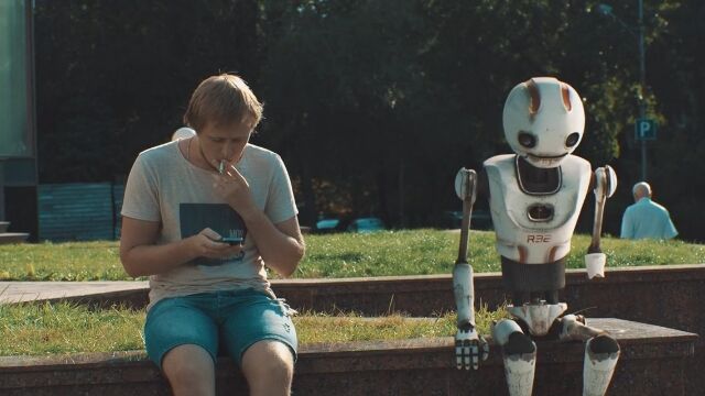 孤独で今にも壊れそうな、1人の旧式ロボットを描いたショートフィルム Story of R32