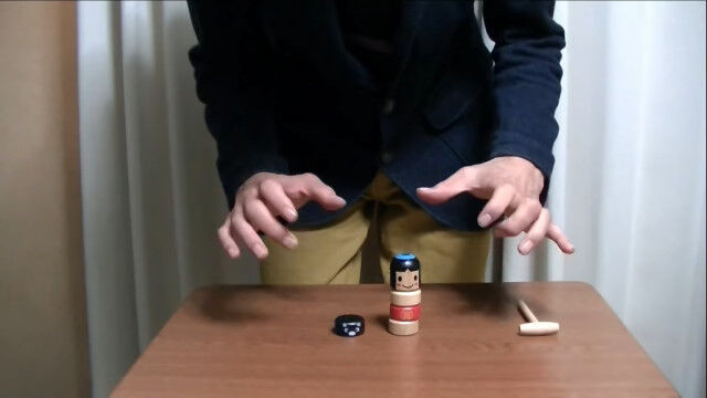 何度崩しても復活する、だるま落としの手品道具 不死身のだるま