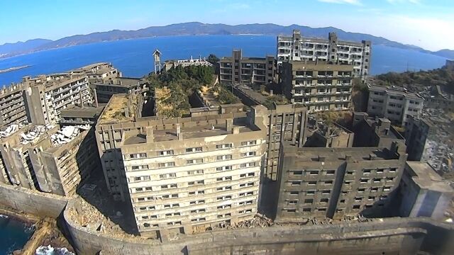 軍艦島の人が立ち入れぬ場所をも撮影!ソニーのアクションカムを搭載したラジコンヘリからの空撮映像