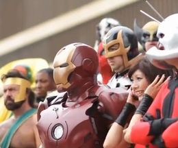 �ҡ������˥��ܥåȤ˥����ꥢ�󡪥����ץ쥤�䡼�����̤�����DragonCon 2012�α���