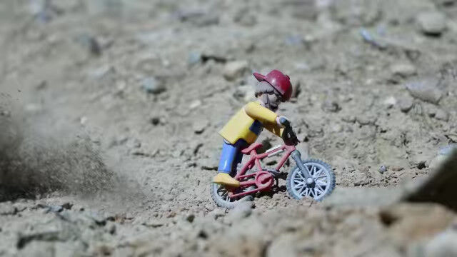 �쥴�ͷ��ʤΤ˳ʹ��������ߥ˥ե������������ȥ꡼��ʥХ����ȥ�å��򸫤��륳�޻��������Extreme Toys