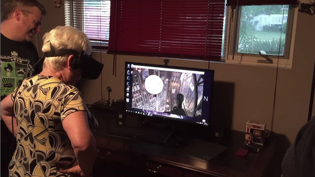 仮想空間にどっぷり没入。高所や恐竜を恐れまくるお婆ちゃん