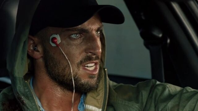クローン体に意識を“シフト”して戦う男を描いたSFショートフィルム Shifter