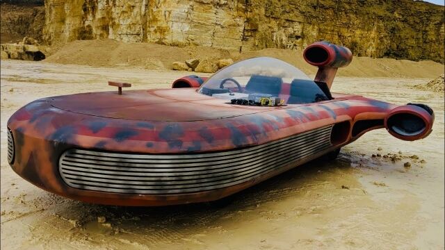 スター・ウォーズのランドスピーダーを自作。街で乗り回す発明男
