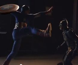 �Хåȥޥ�ȥ���ץƥ󡦥���ꥫ���㤷���臘�ե���ࡼ�ӡ���Batman vs. Captain America In Real Life