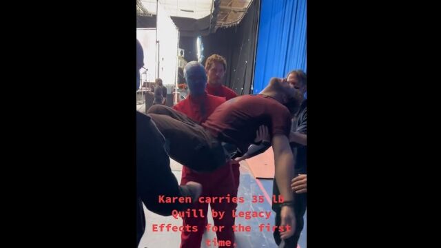 �������ˤ�ڡ��Ȥ�ɱ�����ä����Ƥ���褦�˸����롢�ǲ軣���ѤΥꥢ��ʿͷ�