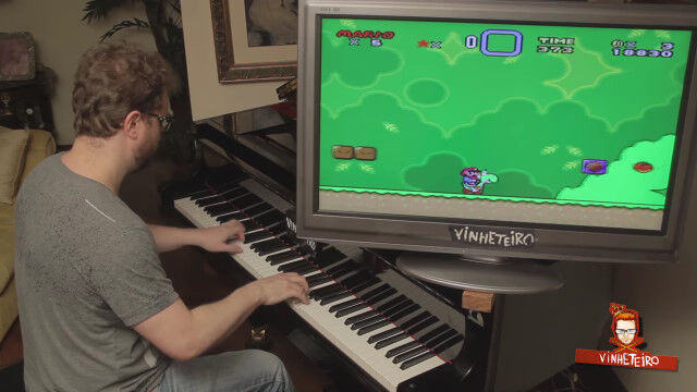 ゲーム画面に合わせ、効果音も含めて弾いた、スーパーマリオワールドのピアノ演奏