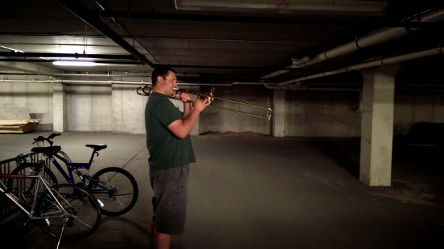 地下駐車場でのトロンボーン演奏が音響的に素晴らしすぎる