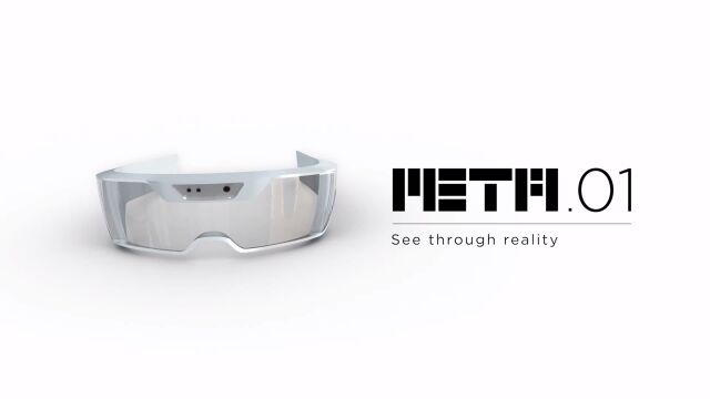 �����̤����ԤäƤ��������¤������˳ڤ�����ĥ���Ƥ����ᥬ�͡�SpaceGlasses��