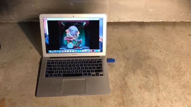 ¡Ö¤Ê¤ª¡¢¤³¤Î¥á¥Ã¥»¡¼¥¸¤Ï¼«Æ°Åª¤Ë¾ÃÌǤ¹¤ë¡×µ¡Ç½¤ò¥Û¥ó¥È¤Ë¼ÂÁõ¤·¤¿USB¥á¥â¥ê