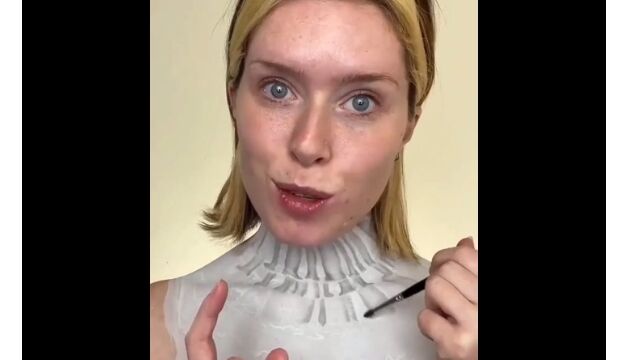 徐々にペニーワイズに変貌していくお姉さんの特殊メイクが凄い