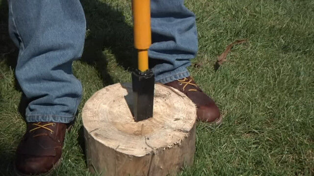 斧より安全でコンパクトな薪割り道具、ログ・スプリッター