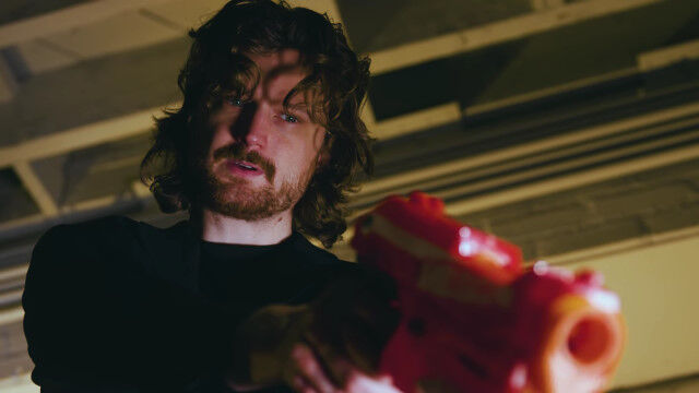 凄腕の殺し屋、ジョン・ウィックがオモチャの銃で戦うアクション・ショートムービー Nerf John Wick