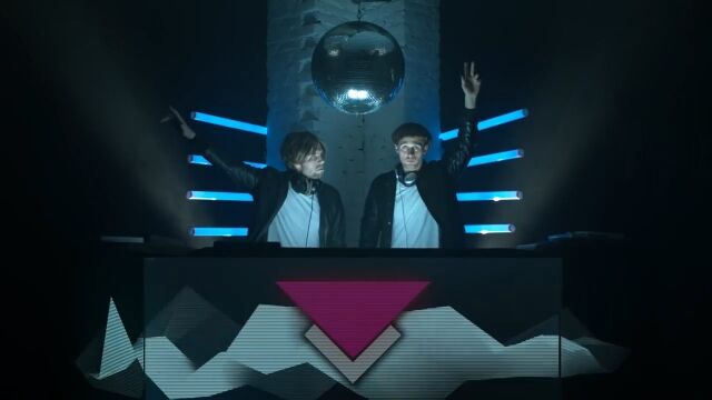 ボタンが多すぎて大混乱するDJユニットを描いたコメディーショートムービー 2manybuttons