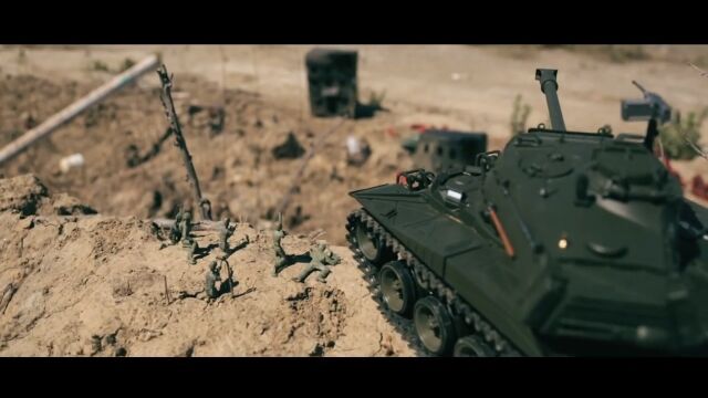 結構リアルに撮れてる、ラジコン戦車やラジコン飛行機が戦うショートムービー The Great RC Battle
